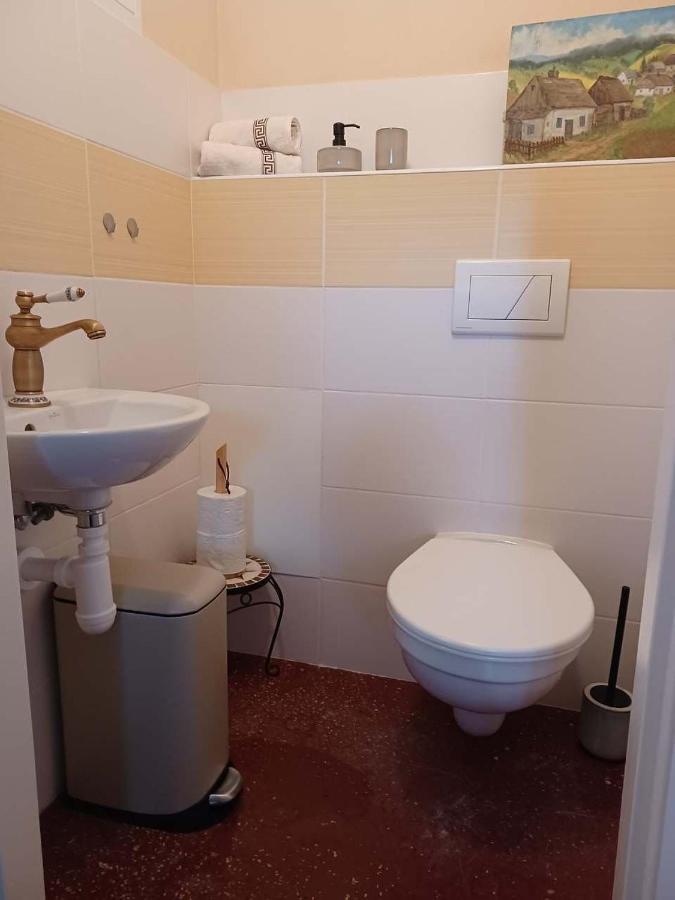 Ubytovani V Soukromi Na Sadove 906 - Valtice Exteriör bild